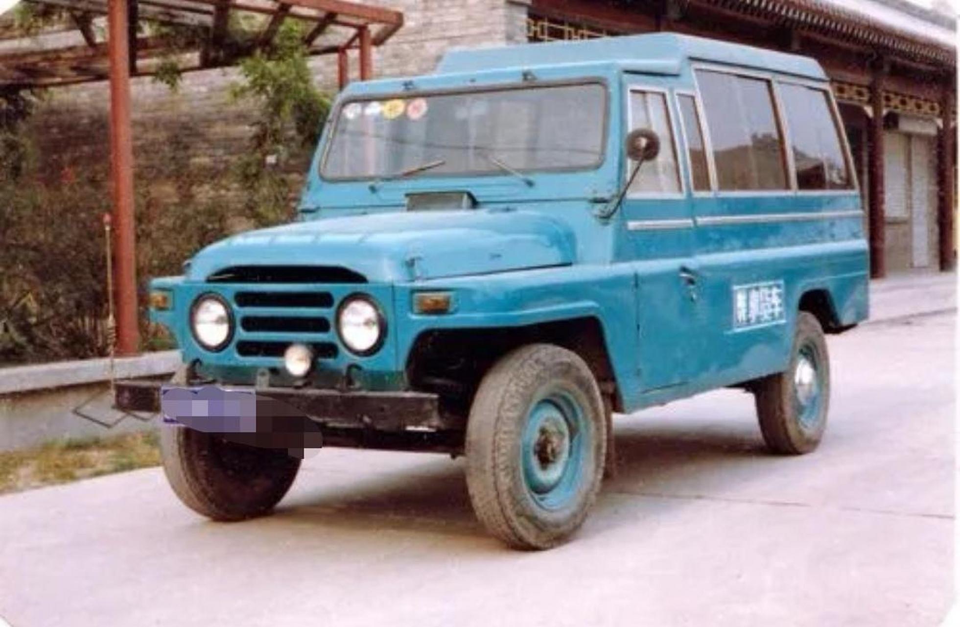 北京121轻型载货汽车,大家都熟悉的从212吉普改型的汽车,那时驾校的