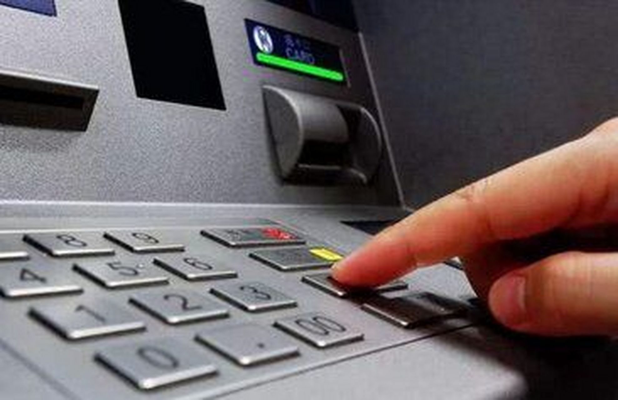 在自助取款机时银行卡正确插卡方式是什么?