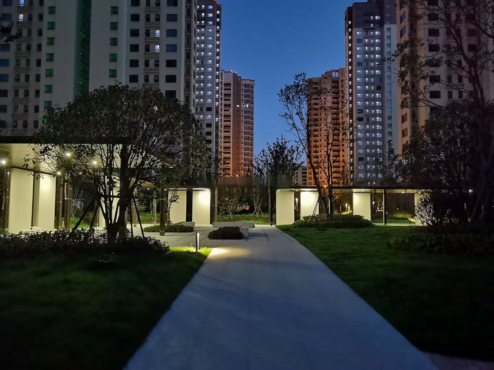 粉丝投稿:新站区磨店家园二期d地块实拍,这也是新站区一个大型安置房
