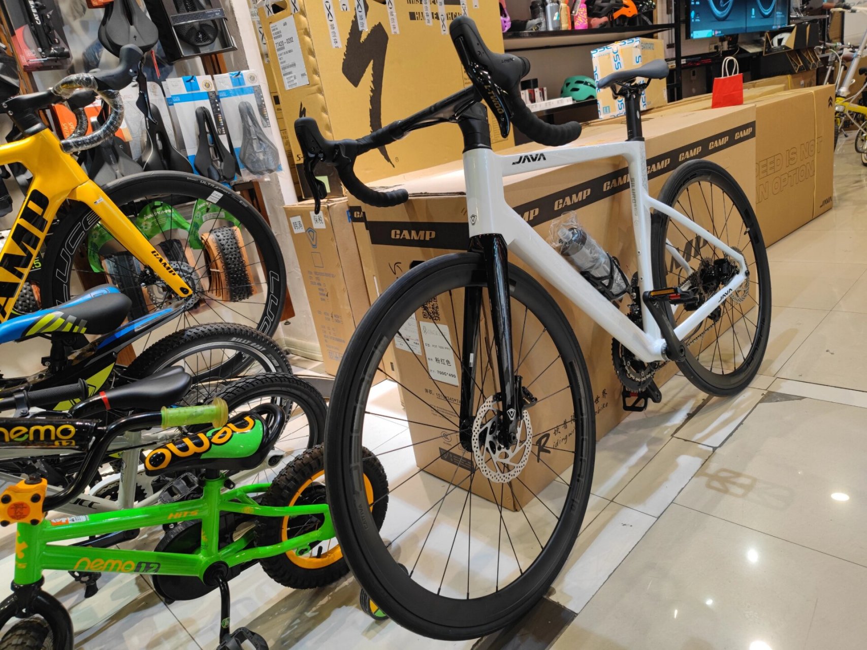 分享人生第一辆公路车,这辆公路车的品牌和型号是佳沃 java 鱼雷 6