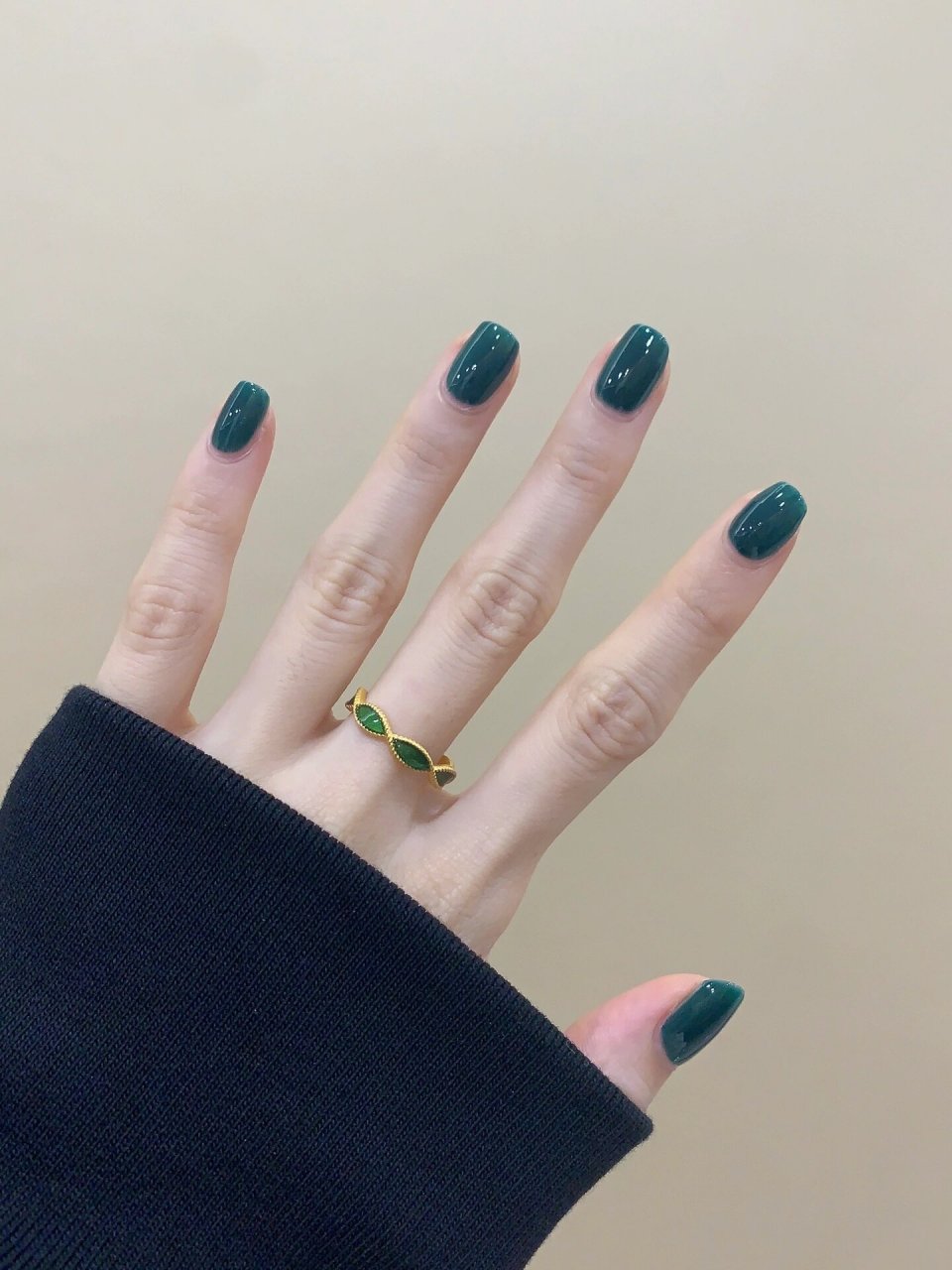 今日份美甲|高冷又耐看的墨绿色美甲 简约大气墨绿色美甲,充满高级感