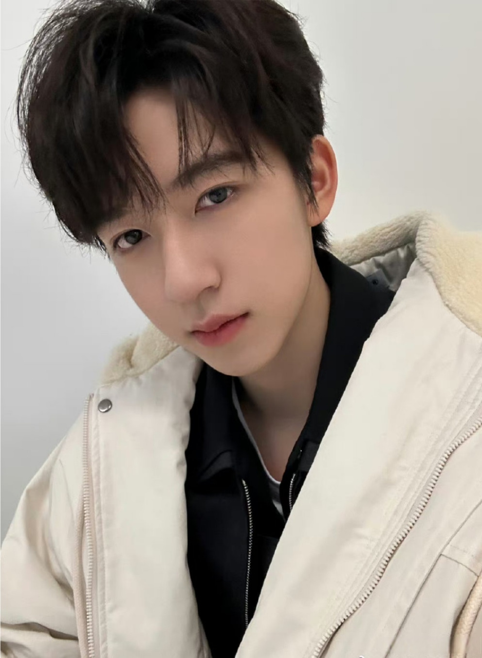 贺峻霖寸头童年照#童年照这也太可爱了叭!