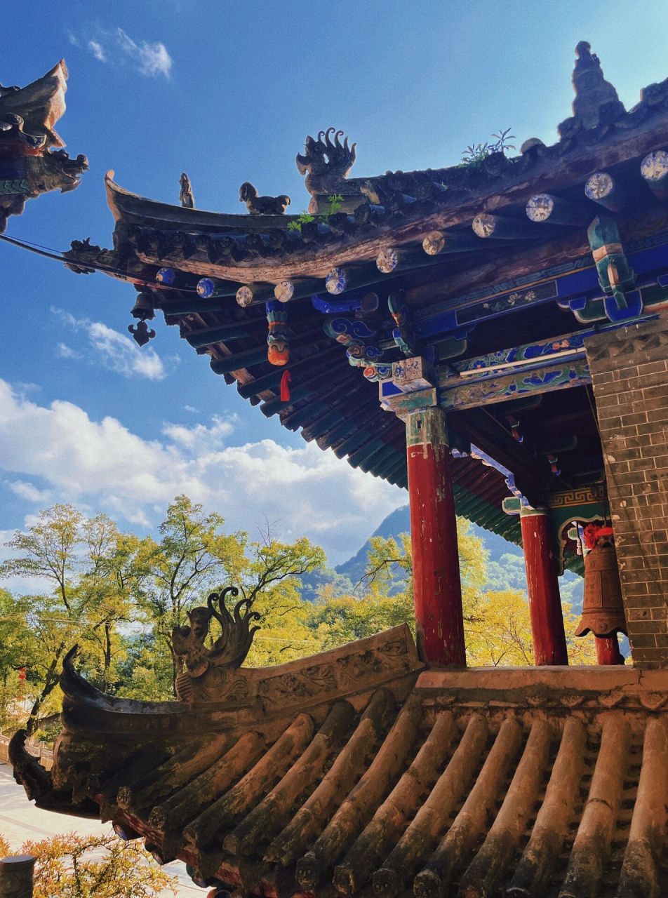 龙门洞景区     市区出发,在陇县,导航直接搜:龙门洞景区 (大概一个多