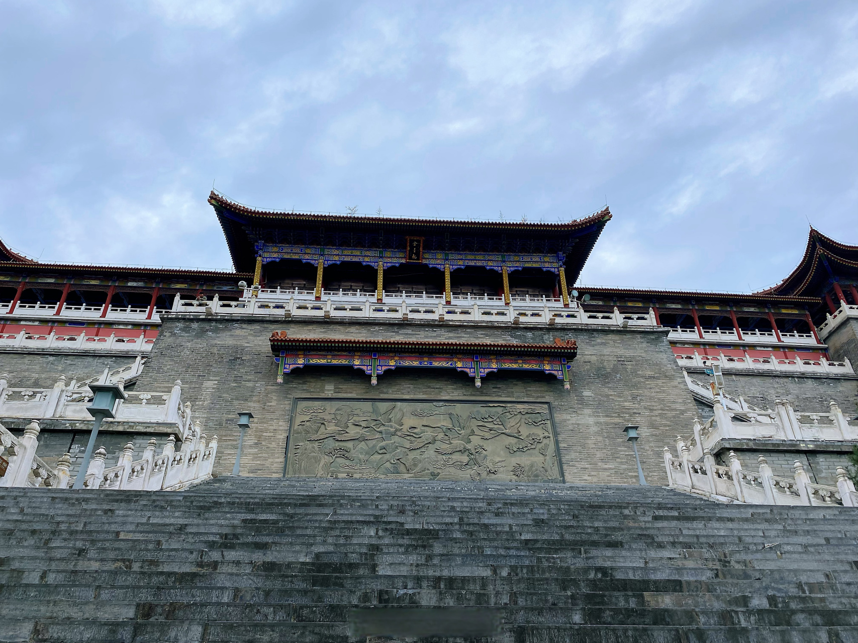 金台太极源文化景区,位于宝鸡市金台区陵塬半坡,是集文化,旅游,生态