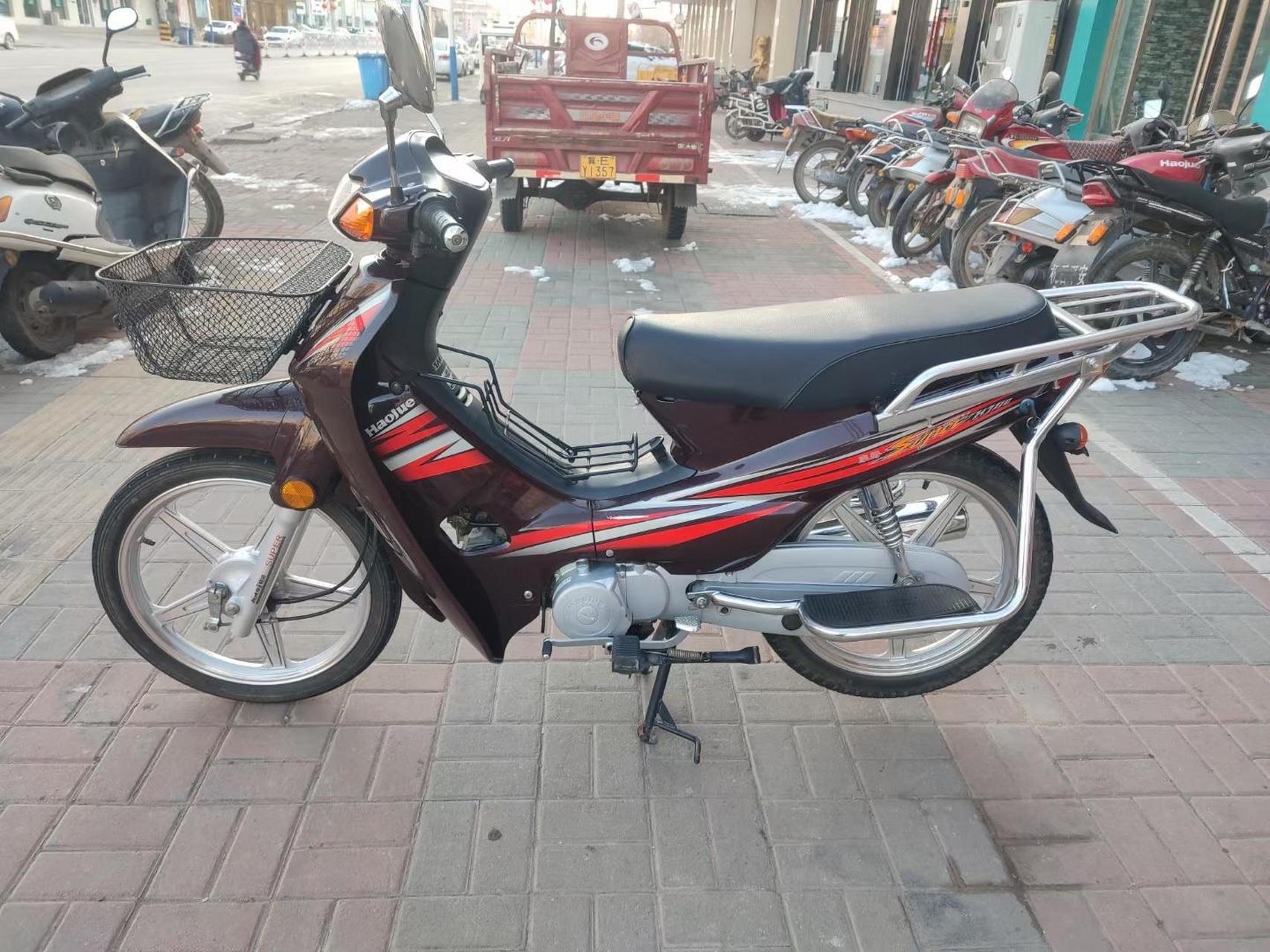 极品豪爵110,全部原装包括前后轮胎,价格合适,喜欢的来