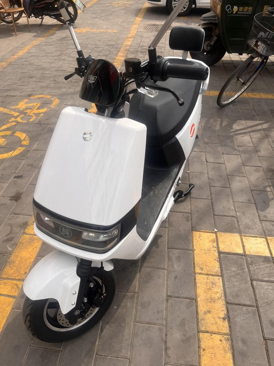 新蕾电动车 60v32a大电瓶   23年3月全新购买  行驶1800多公里   续航