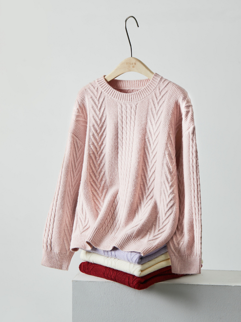 采用经典绞花织法 打造鲜明的肌理效果 - 313236363431