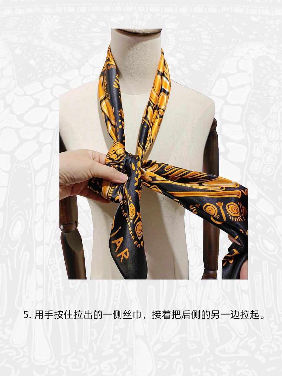 百搭丝巾|田字结系法(爱马仕结) 随着天气越来越冷,要保暖也要俏丽,穿