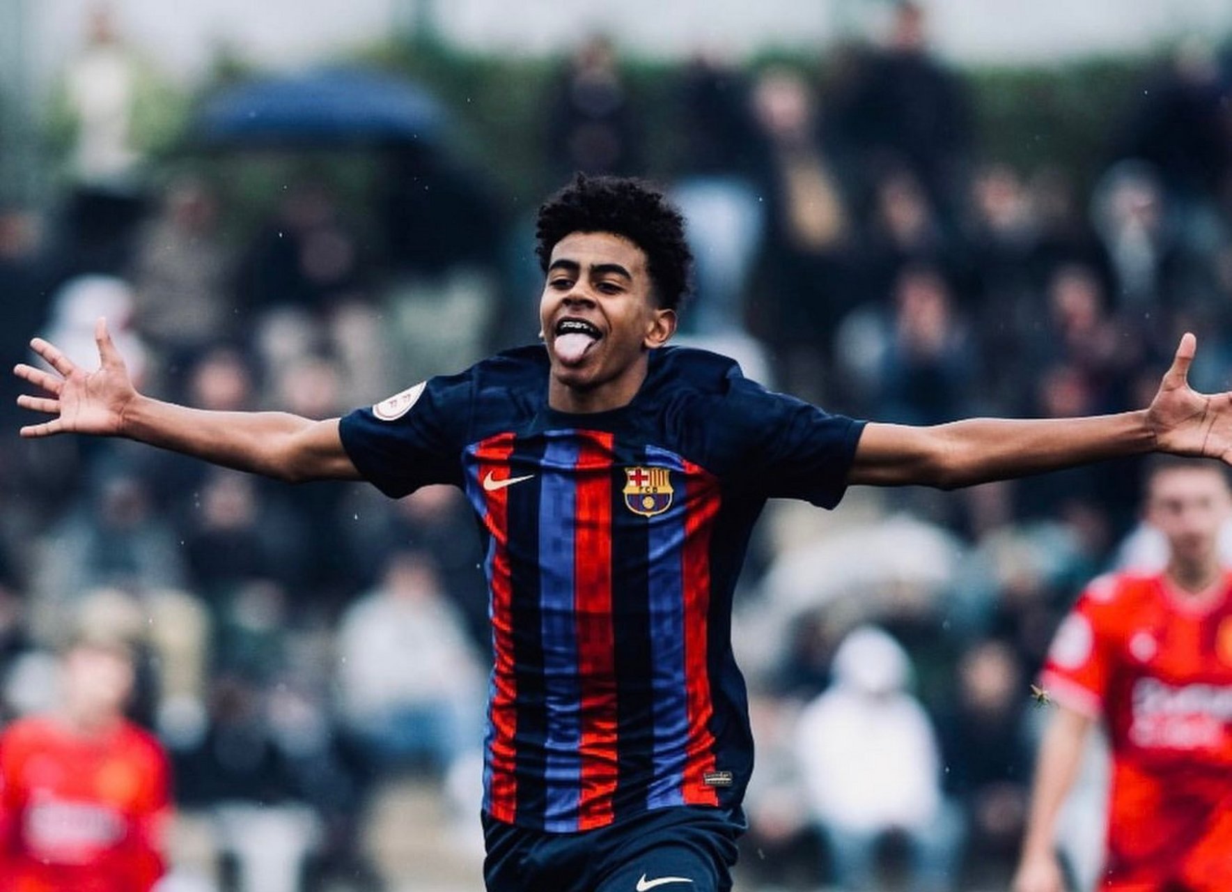 超新星亚马尔入选巴萨vs马竞大名单,15岁!