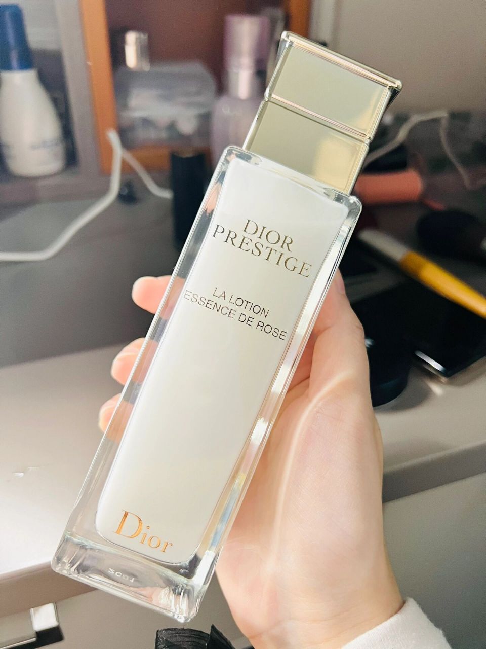 dior迪奥燕窝水 颜狗表示这个瓶子超有质感 迪奥花秘