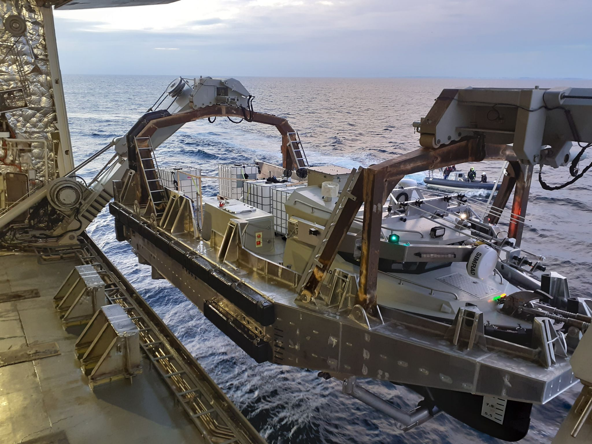 ,成功地使用比利时海军"奥斯坦德"号