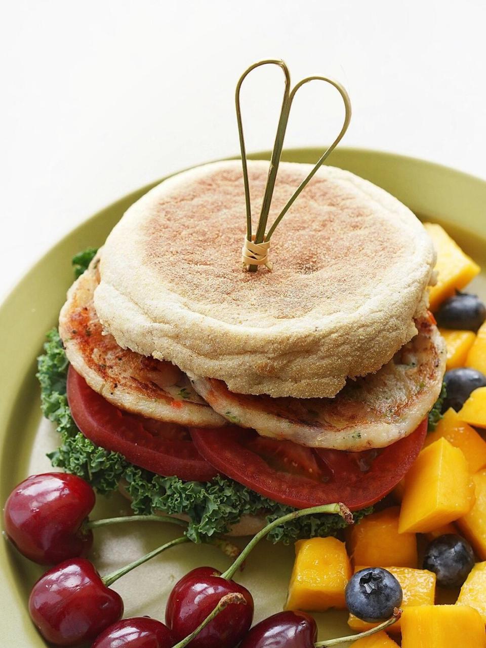 今日食材: 全麦英式麦芬面包胚92 羽衣甘蓝02 西红柿97 冷冻