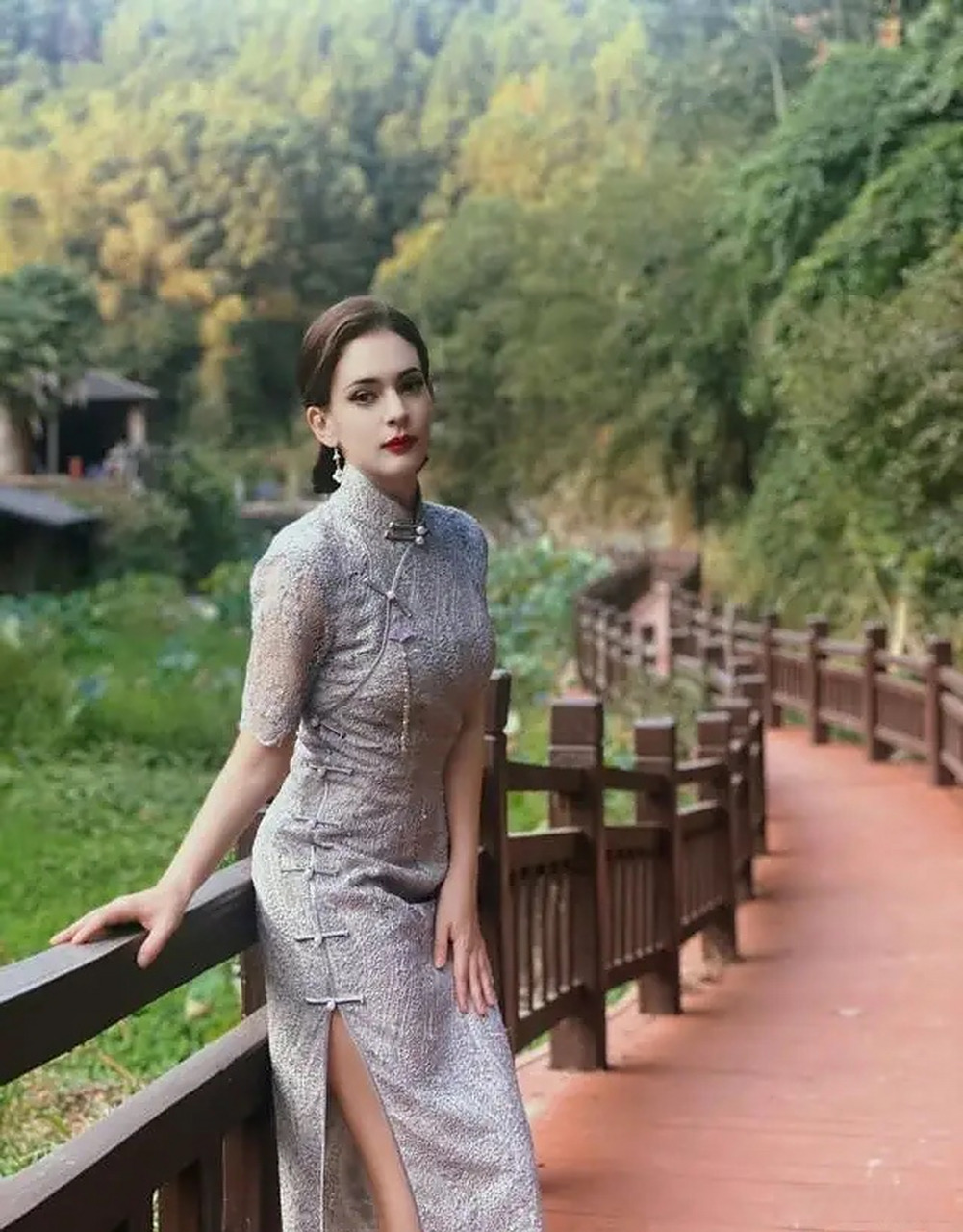 唐伯虎 乘风4其实这位唐伯虎(annie lowdermilk)是一位出生在丹麦的美