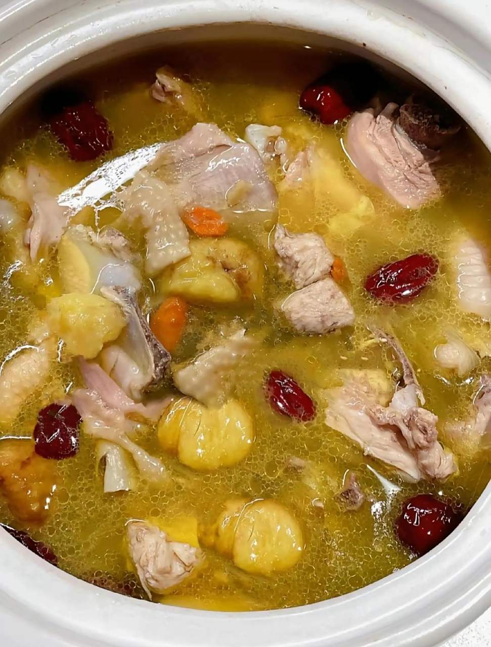 喜欢喝鸡汤,那就一定要试试这个板栗鸡汤了!