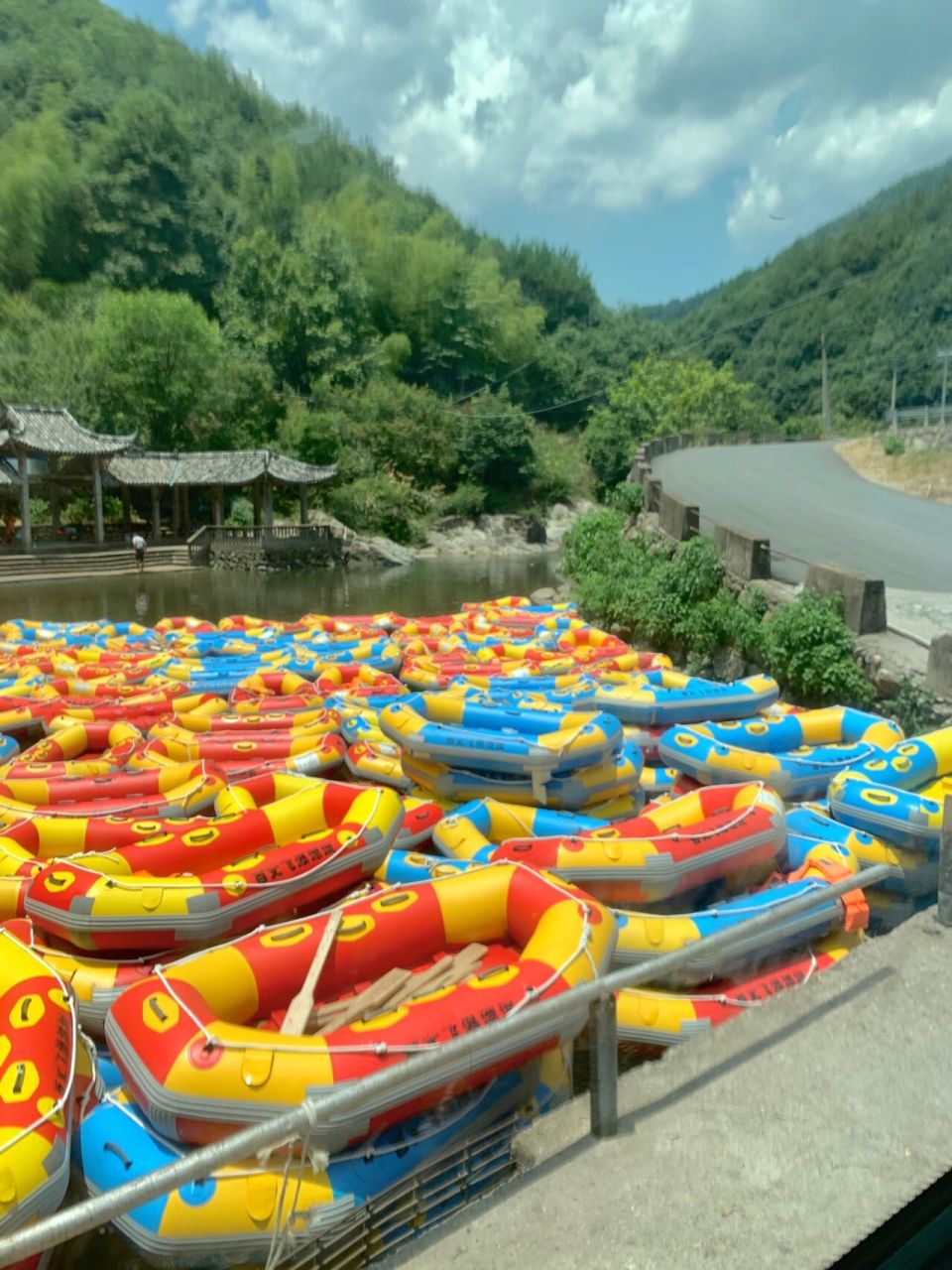 炎炎夏日怎么能少的了漂流呢!