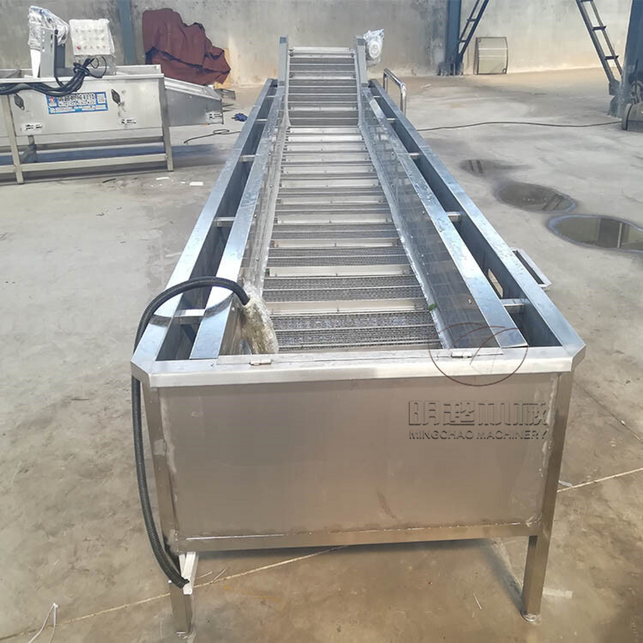 山楂洗果机现货供应 水果加工设备 水果蔬菜清洗机主要有电机,网带