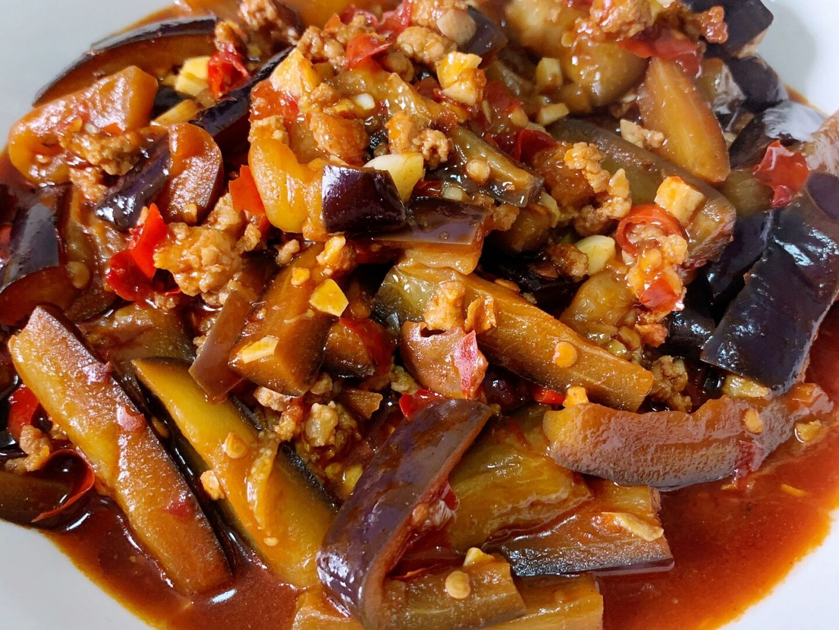 下饭菜～鱼香茄条 今天分享一道简单的下饭菜,咸鲜甜辣真是太美味了!