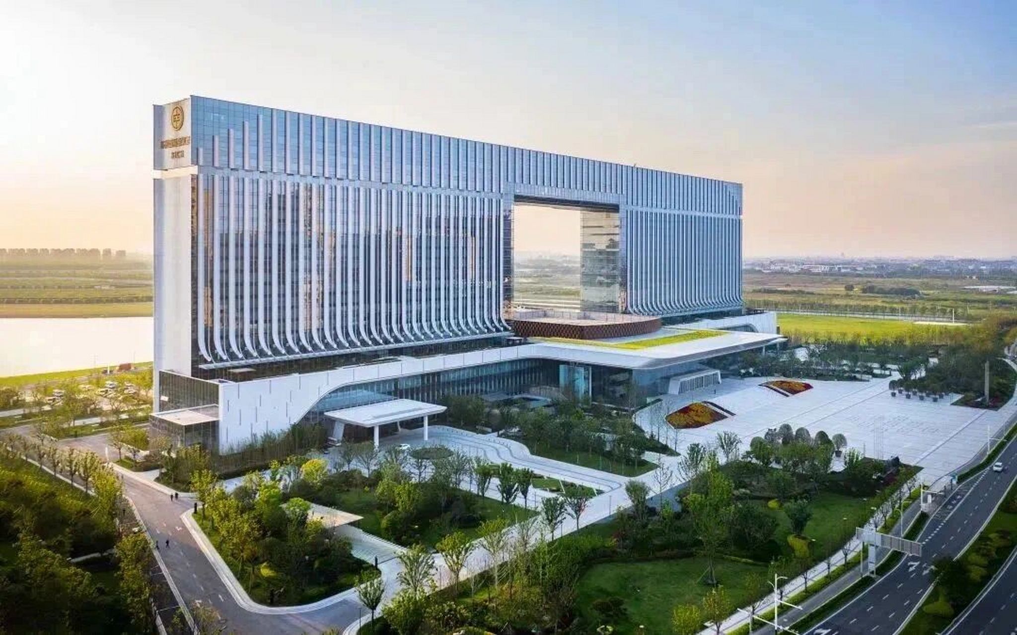 简洁高效的"高铁"流线型-苏州国际会议酒店 苏州国际会议酒店坐落于