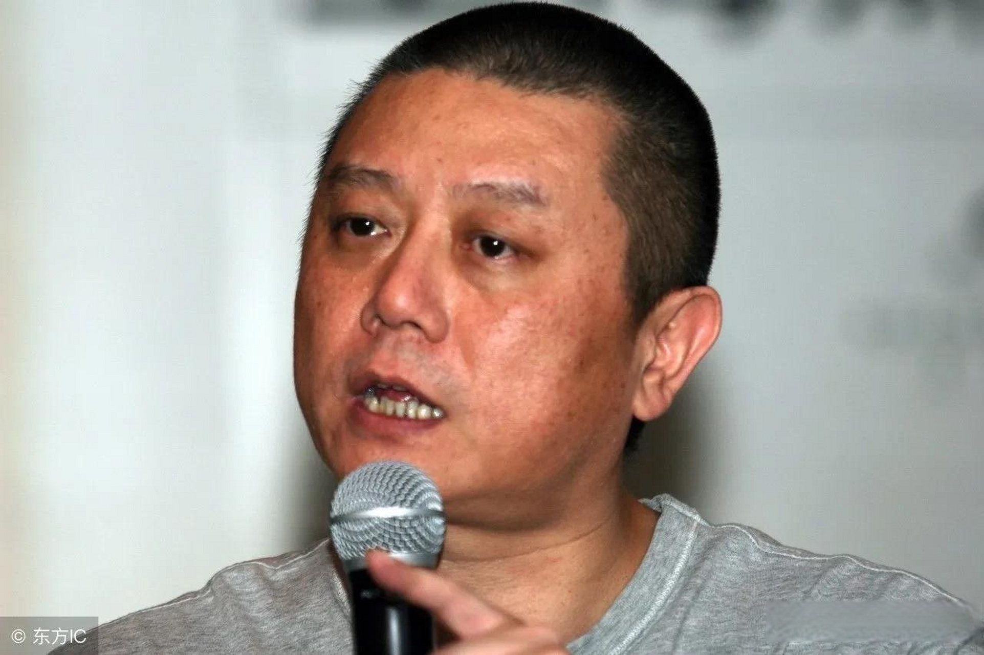 《觉  悟》   人的起点,都是娘胎;终点,都