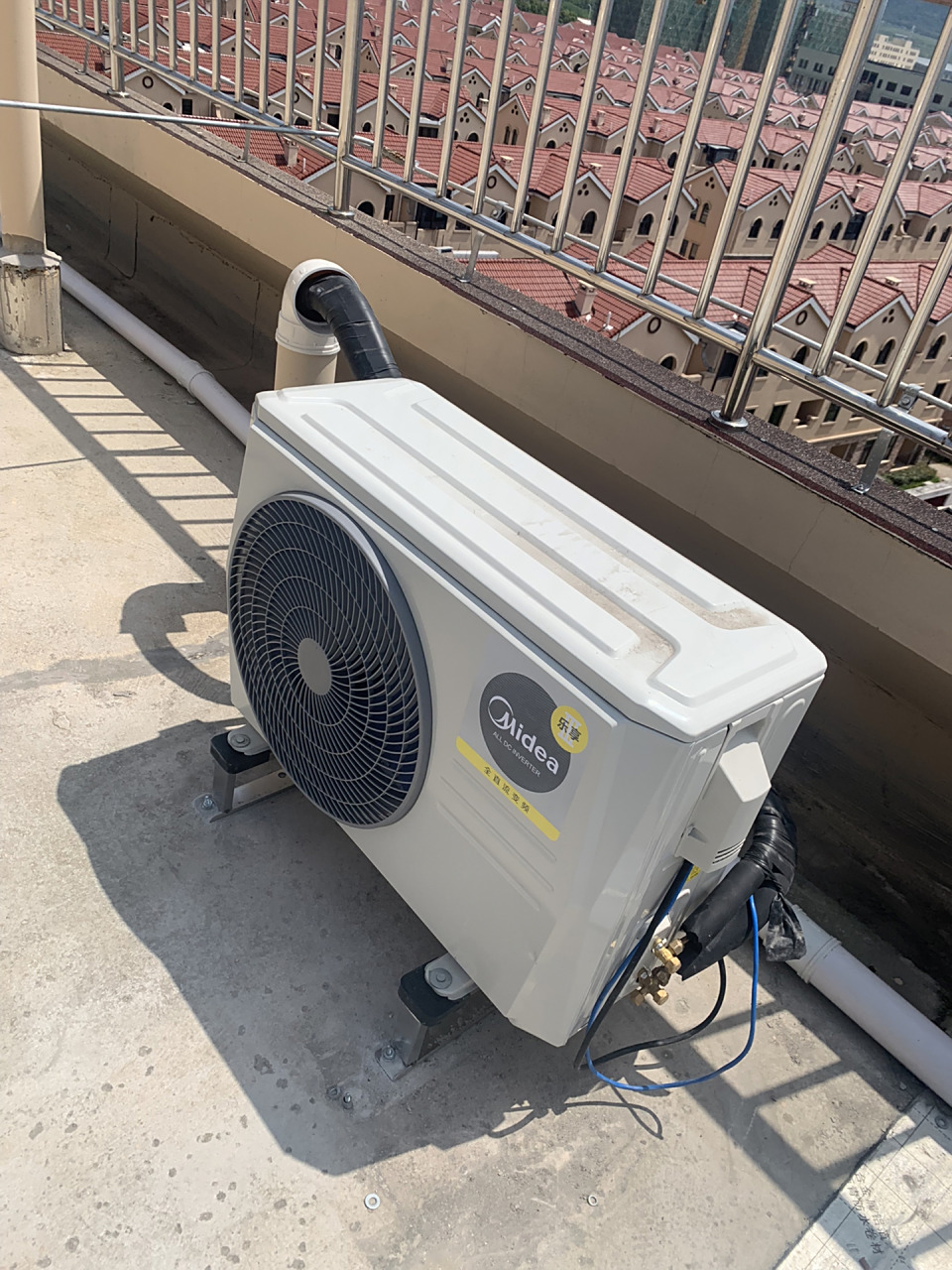 空调外机放楼顶2 大家关心的空调外机 感谢大家对上一条的关注 我买了