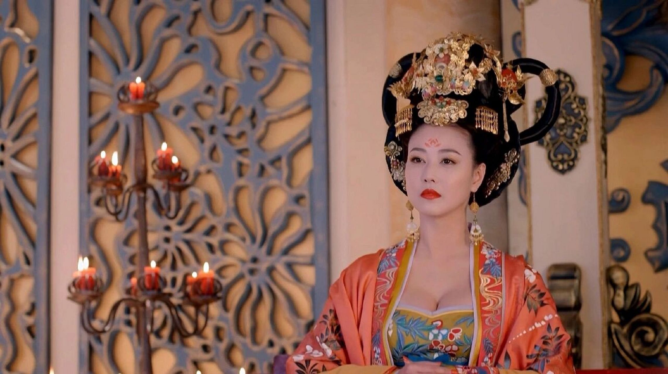 杨淑妃最华丽的头饰 隔着屏幕都能感受到演员的辛苦