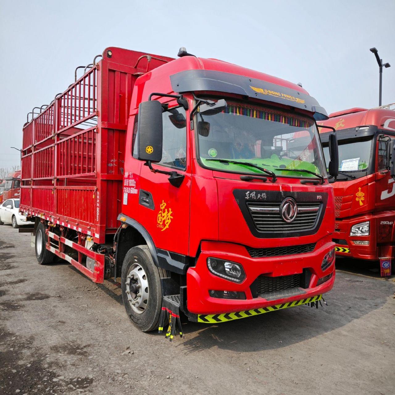 8米东风天锦高栏载货车,22年5月,260马力东康发动机,国六排放,带驻车