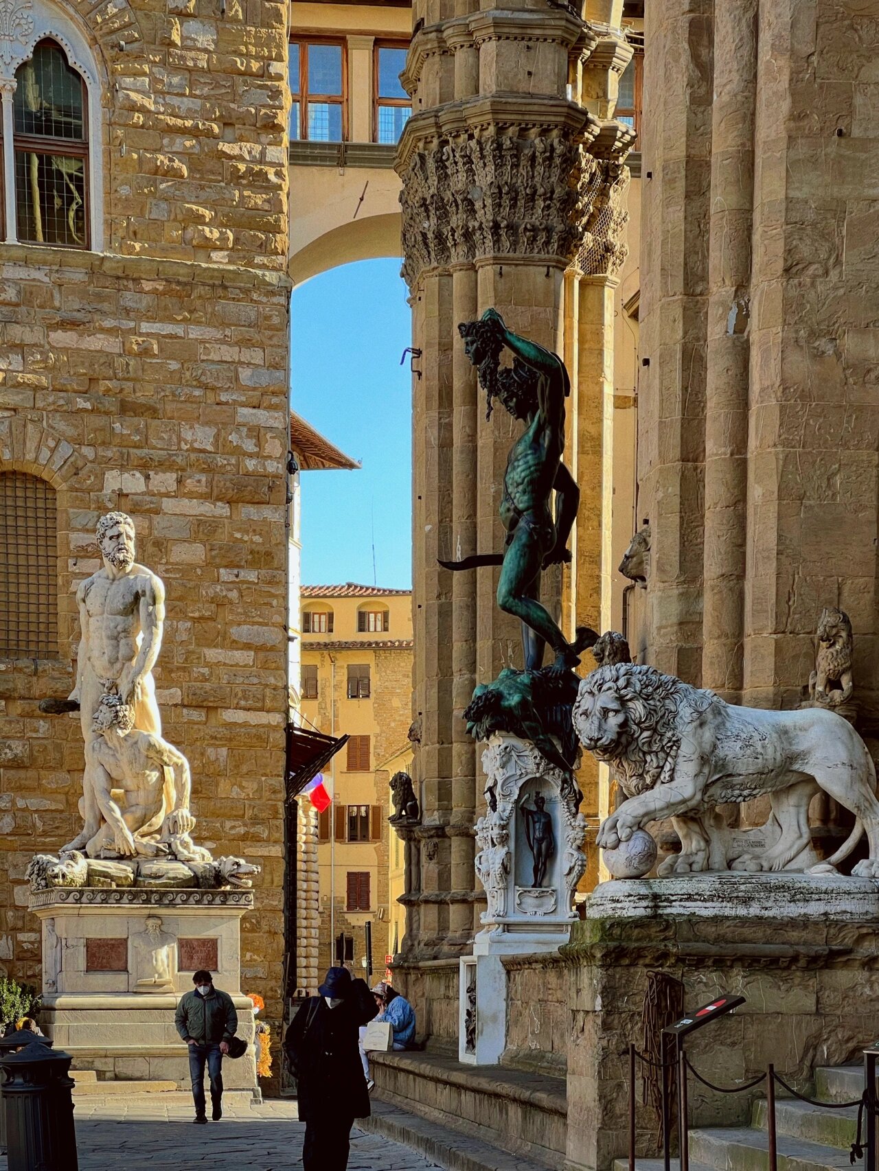 修斯与美杜萨》 帕尔修斯是是希腊神话中著名的英雄,是主神宙斯的儿子