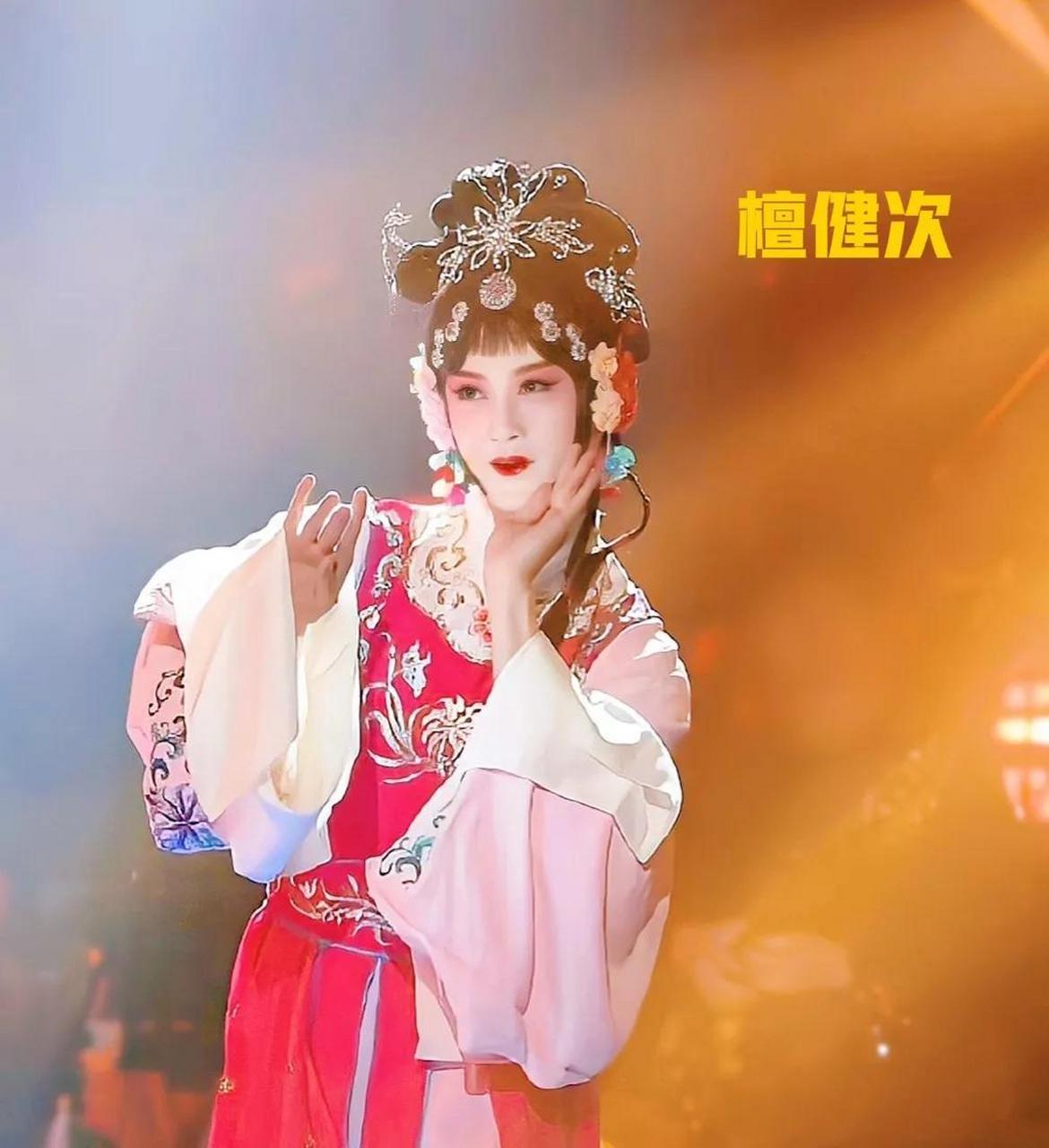 有生之年,没想到还能看到檀健次,邓为和张晚意的女装,网友纷纷表示:这