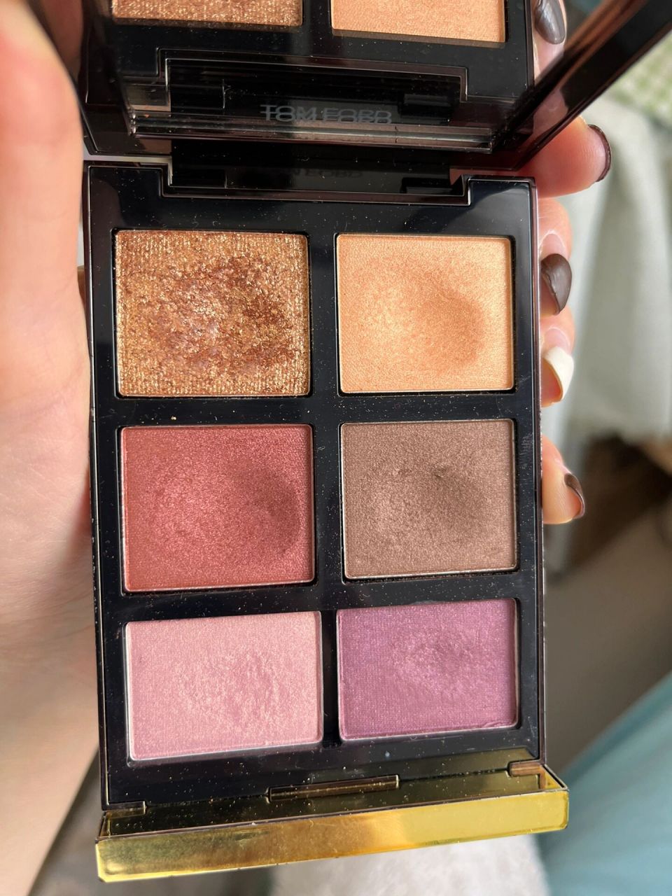 tf26眼影使用2年后现状 隔一段时间再用的话觉得还是不错的,很自然的