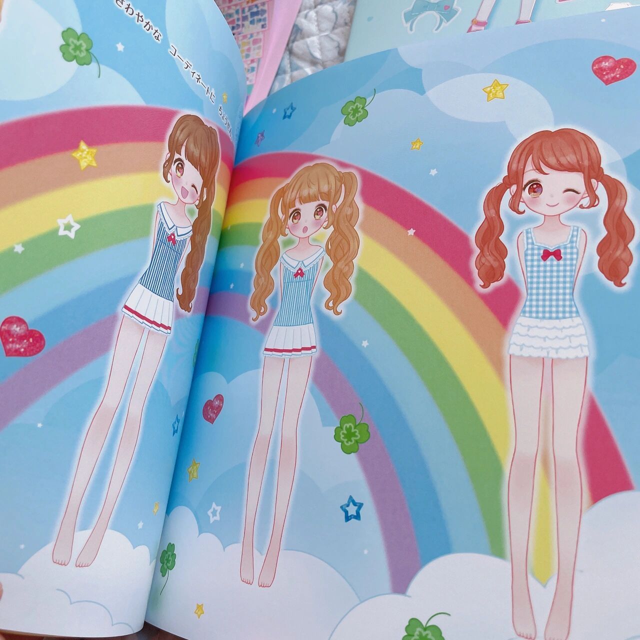 日本的换装贴纸书 日本的换装贴纸书也太好看啦吧,衣服都好好看也没有