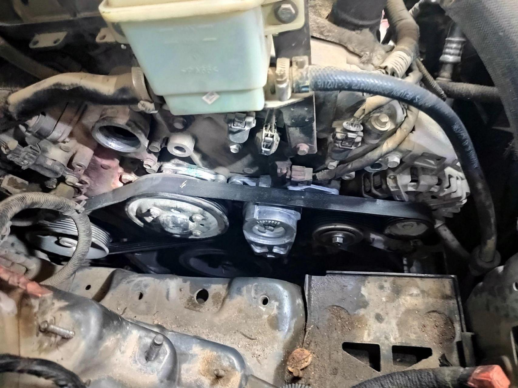 12年别克gl8胖头鱼,3.0排量更换水泵