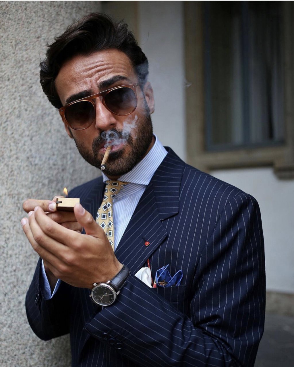 优雅抽烟的涨姿势装备01 08 	 经常抽烟的男人身上,不会有言情小说