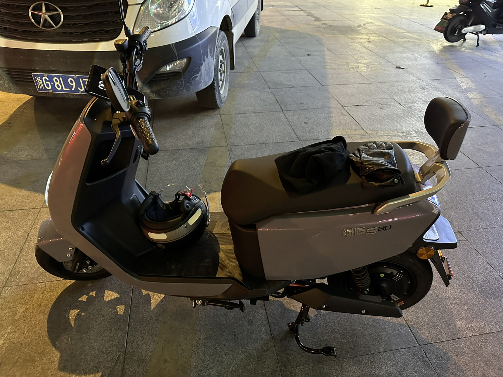 最近打算入手一辆电动车,先去实体店看了九号,雅迪等型号的,发现九