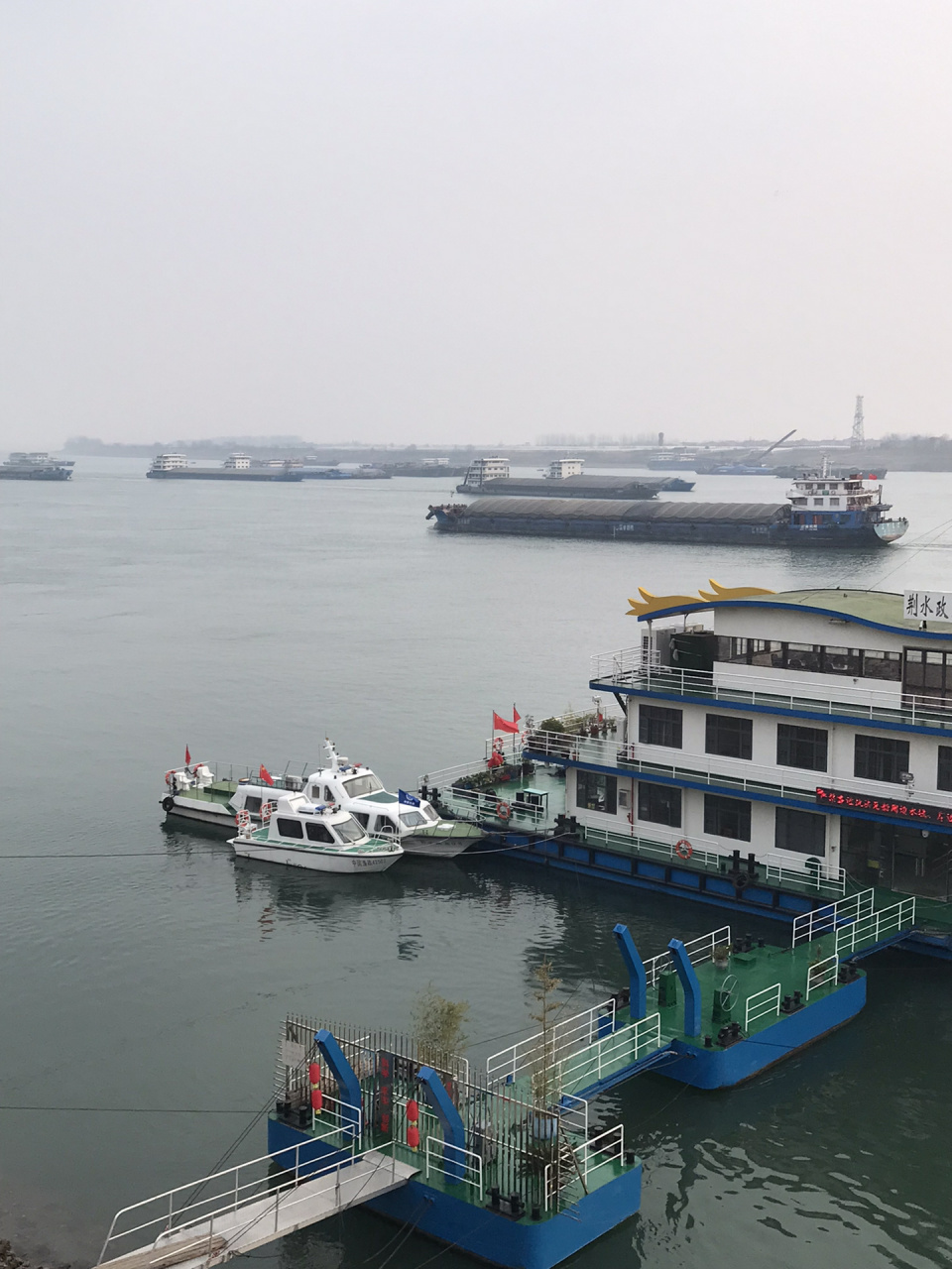 荆州打卡|洋码头 荆州沙市洋码头太出片啦,很适合周末打卡拍照,满满的