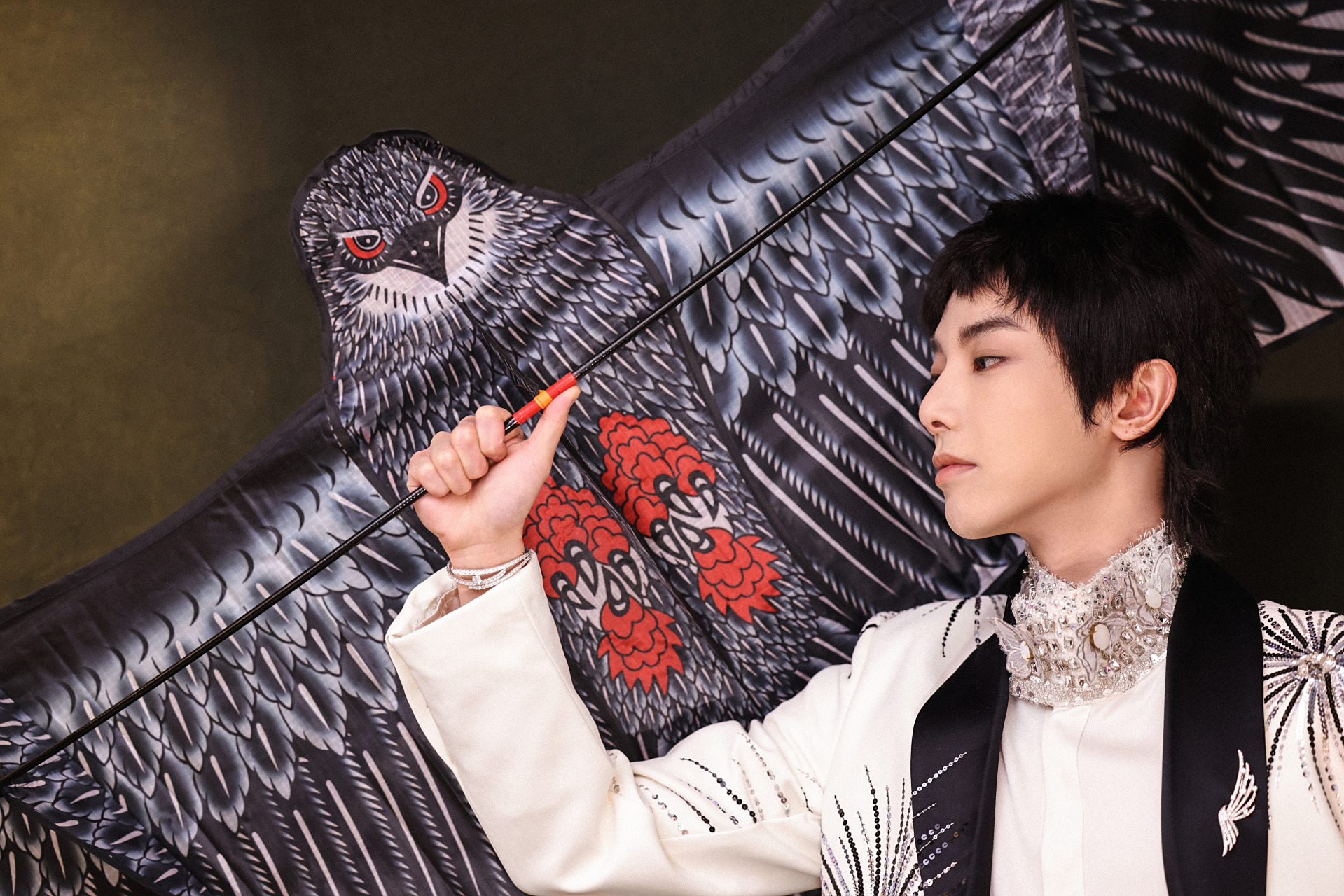 华晨宇超话 99 #华晨宇湖南春晚代言人# 烟火伴星辰,蝶花幻如梦.