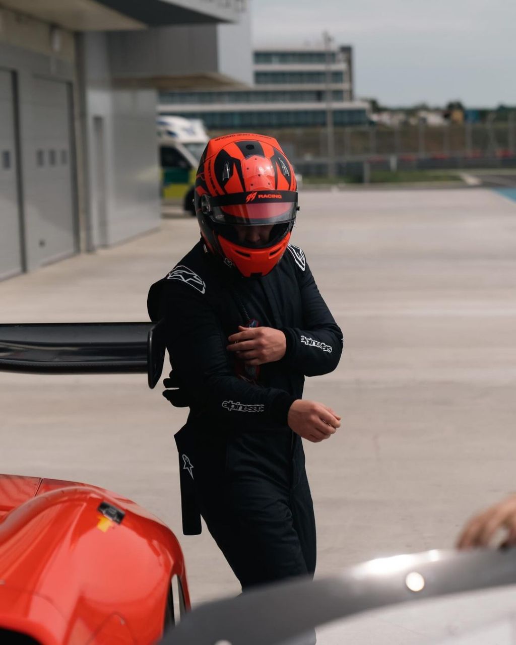 前f1车手尼基塔·马泽平近日在匈牙利巴拉顿公园赛道完成了一次gt3