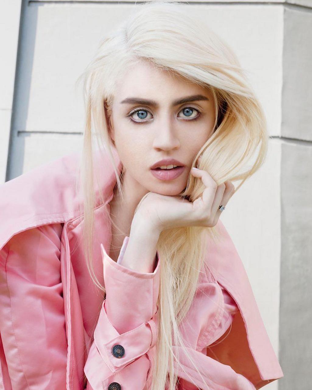 曾经参加过《全美超模大赛》第十二季及第十七季,并两次获得亚军的