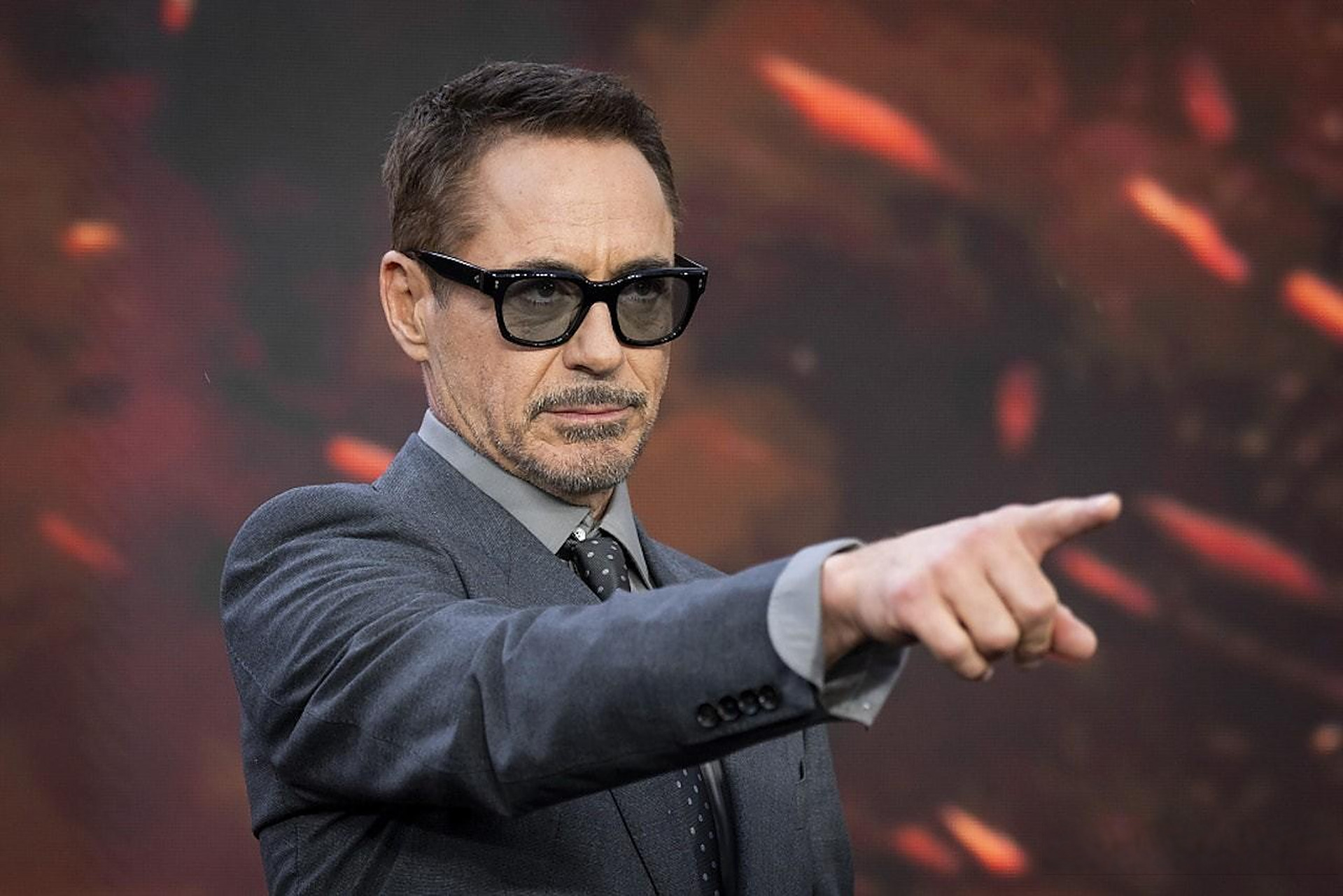 由钢铁侠小罗伯特唐尼饰演的施特劳斯是谁?