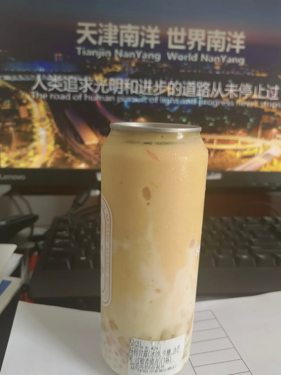 虽然是一次性,却装上了易拉罐的拉环,瓶身用料也很皮实.