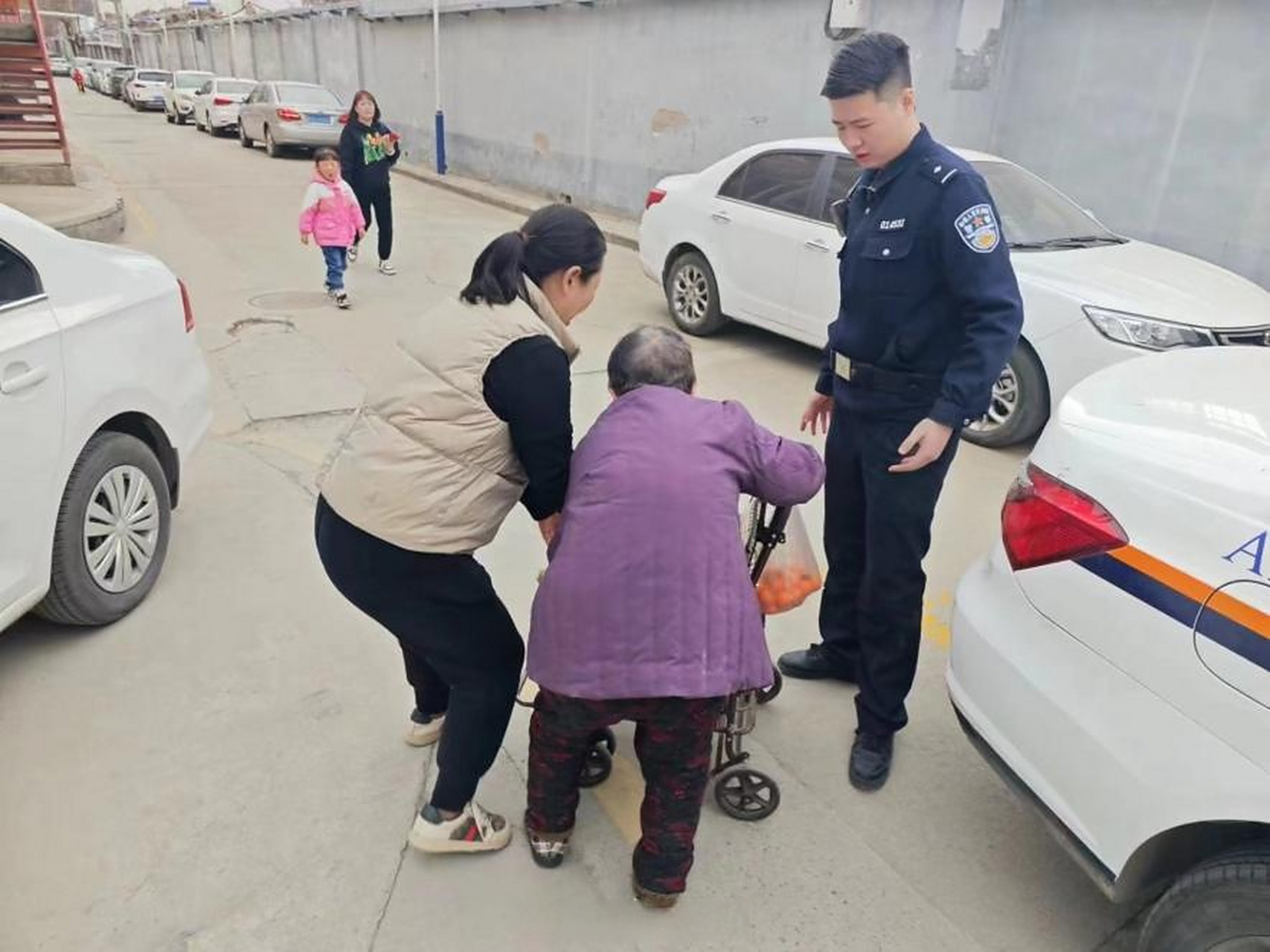 3月8日下午,西安公安 新城分局韩森寨派出所