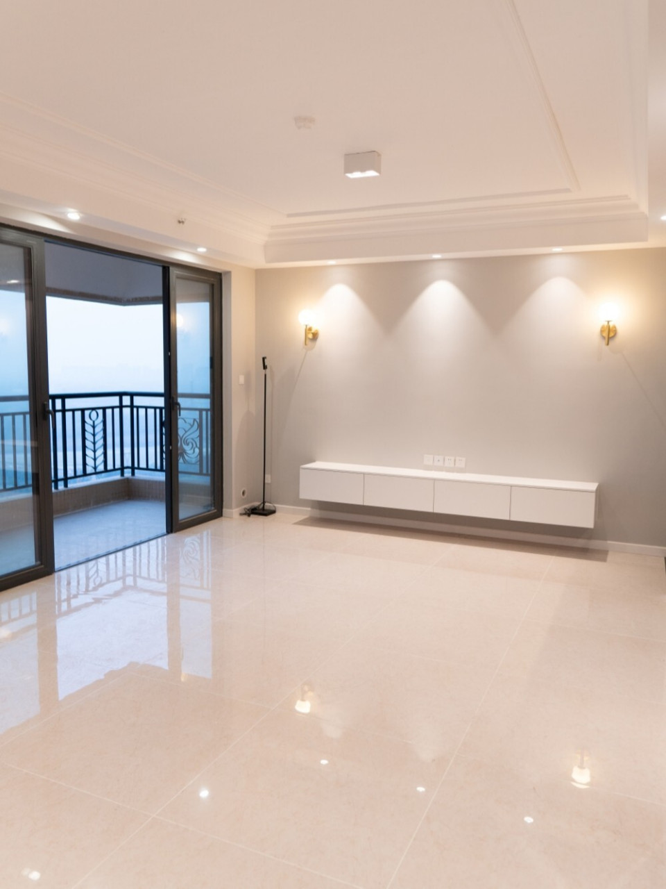 恒大精装改造 | 美缝(附建议) 恒大的瓷砖偏 米黄色,地面美缝用的