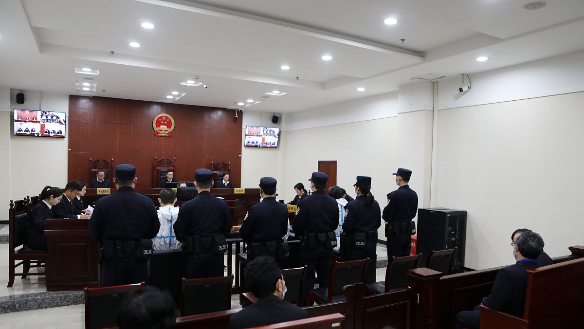 近日,广州互联网法院审结了一起让人瞠目结舌的案件:14岁初中生小李在