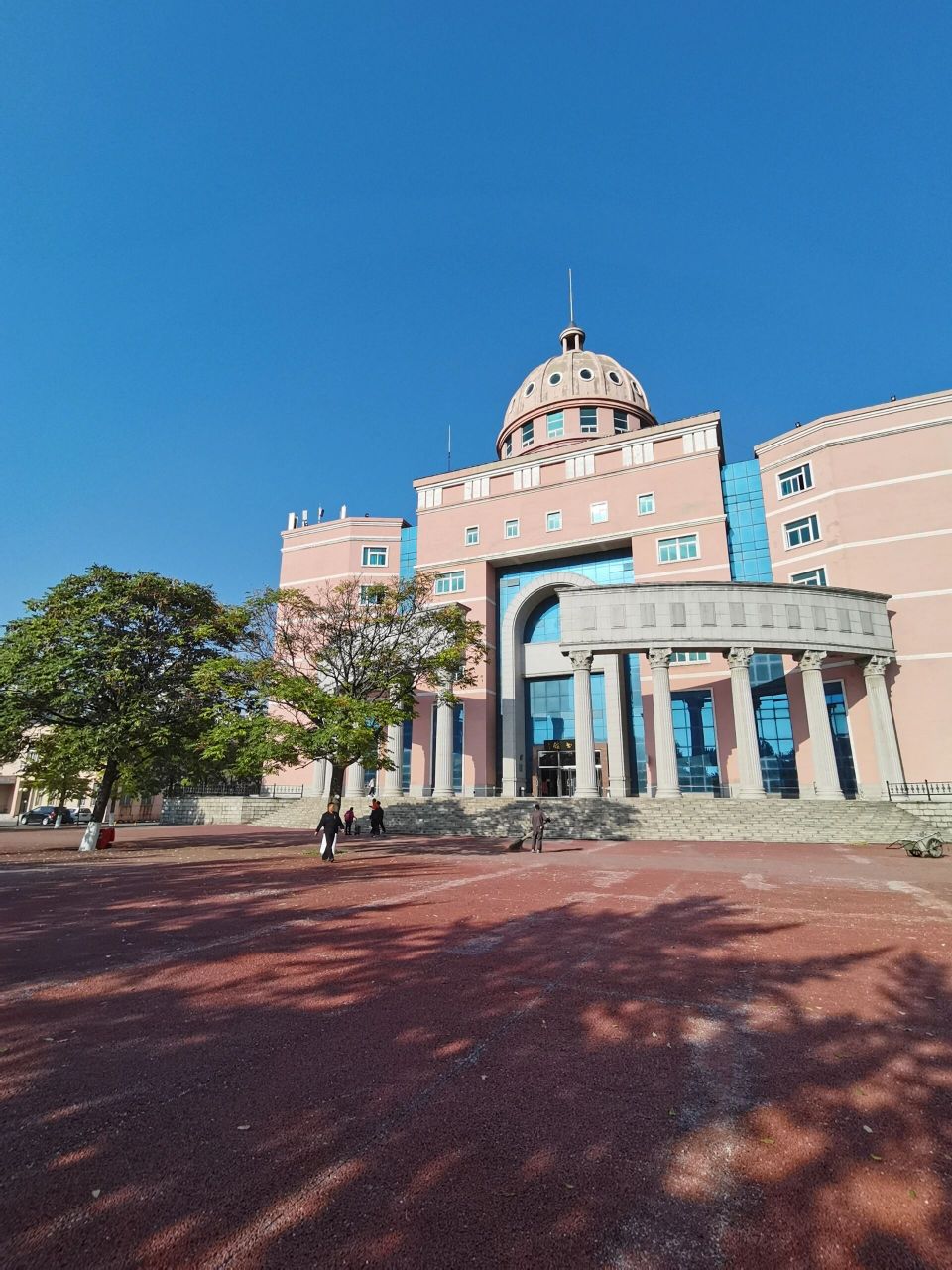 鞍山师范学院校门图片