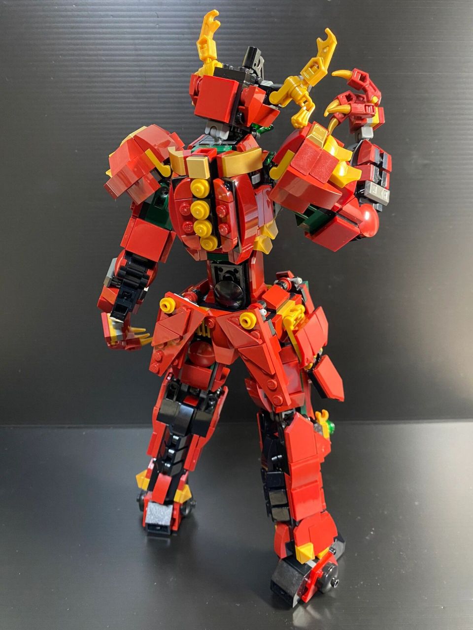 用乐高做一把机甲用的可变形的曲刃武器 大家好~今天大家带来的moc是k