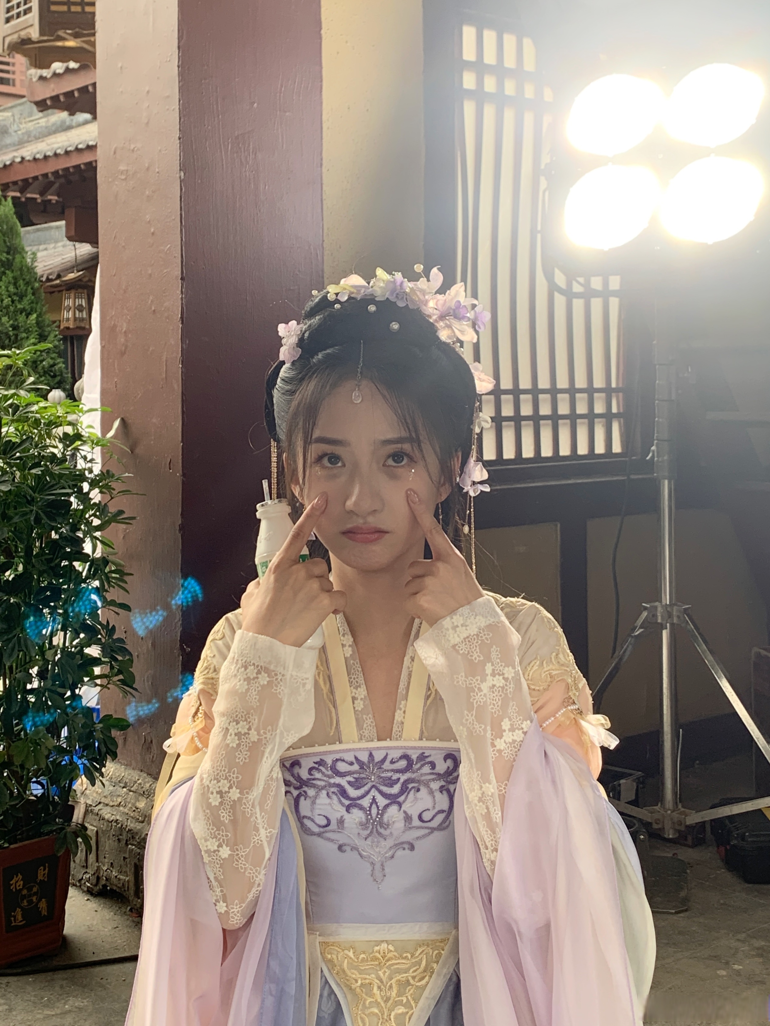 《千秋赋》开机大吉 hell.@演员谭盐盐的动态