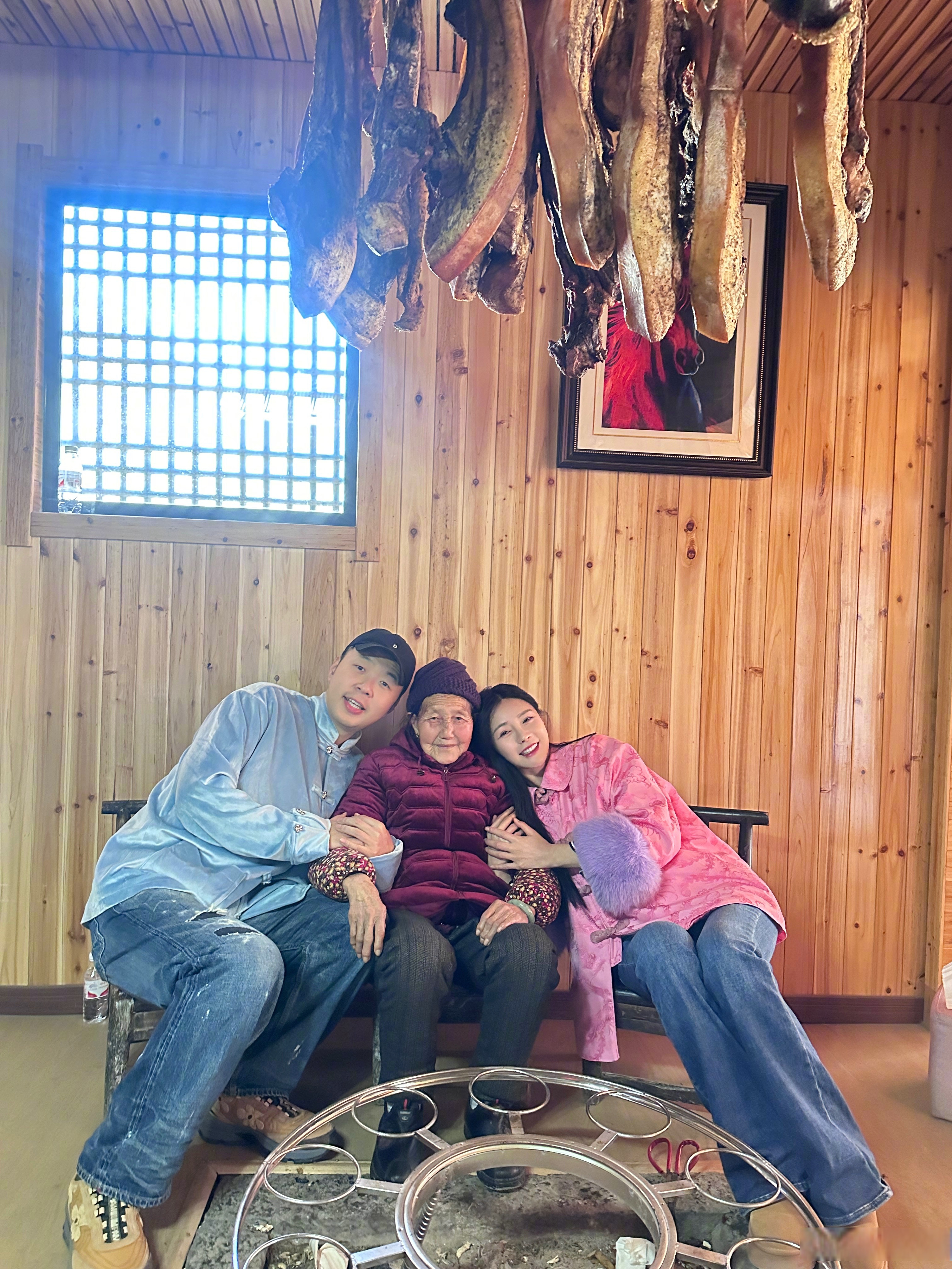 沈梦辰带杜海涛回老家过年# 一家人围着火炉取暖,好热闹 !