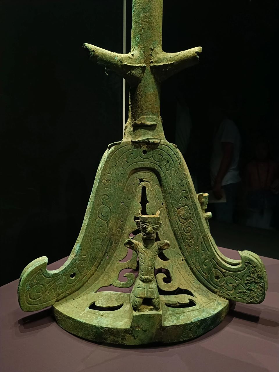 【二号神树底座】 	 约公元前1300-公元前1100年 三星堆遗址二号坑 此