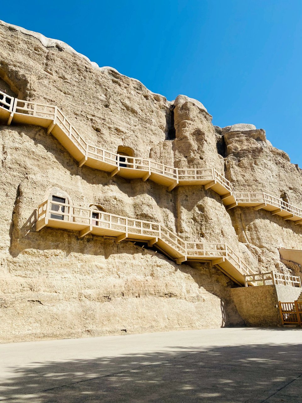 最美的风景在路上,瓜州榆林窟.