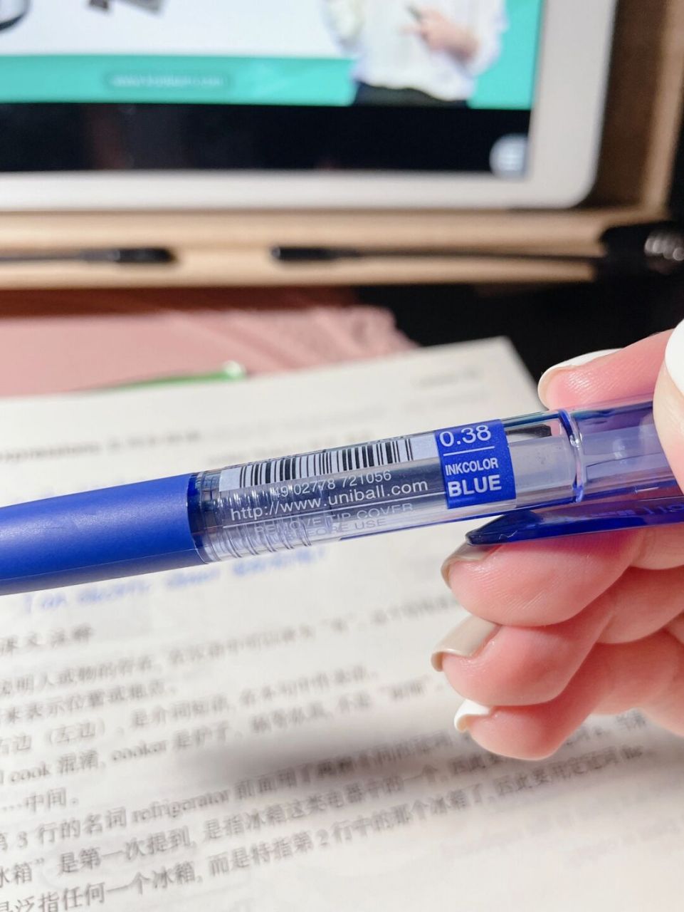 推荐一款蓝色中性笔 找了好久蓝色笔,这个真的超级合我心意 价格也不