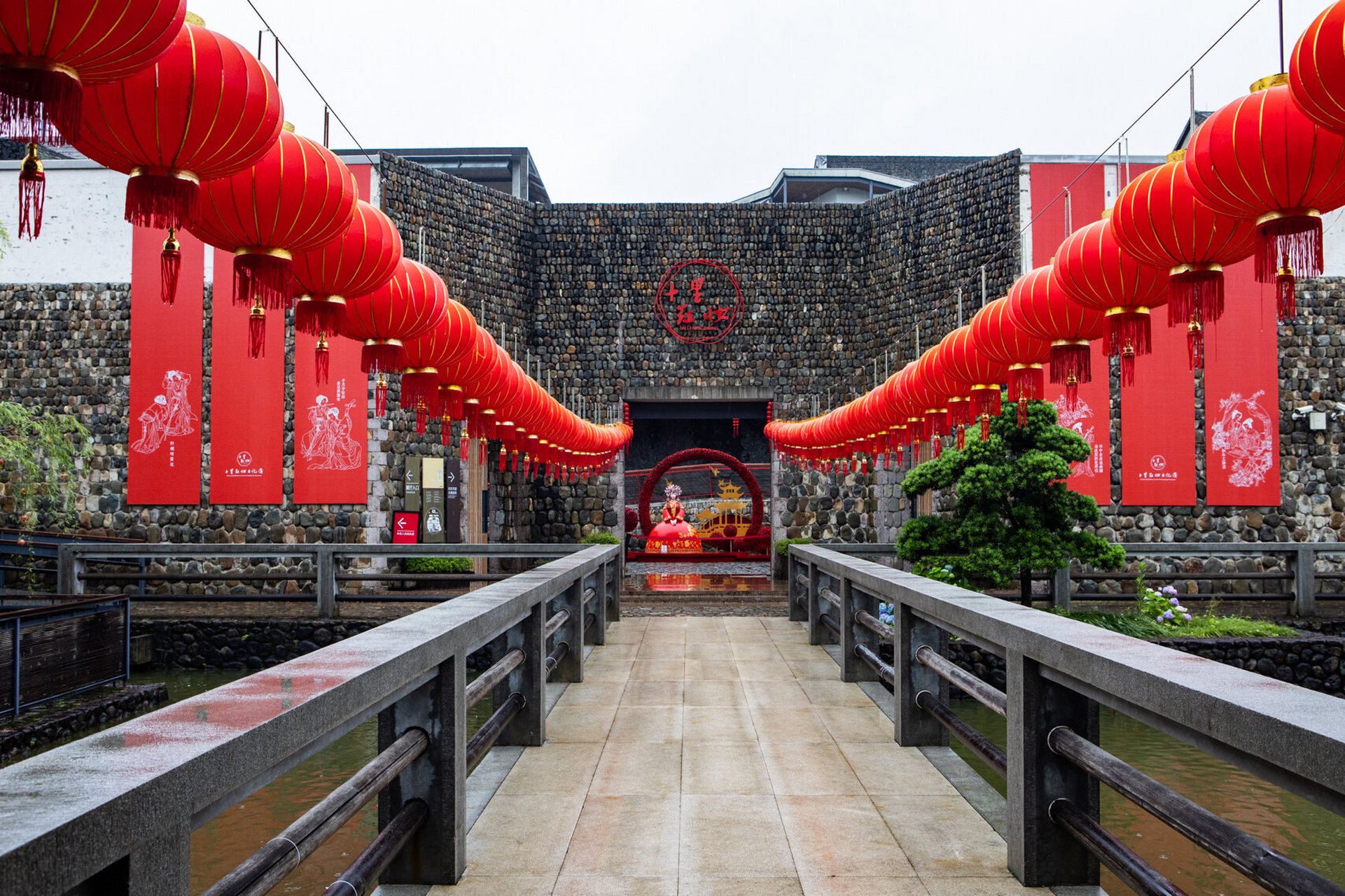 宁海十里红妆文化园,再现古老传统红妆婚俗 · 在浙江宁波,绍兴地区,"